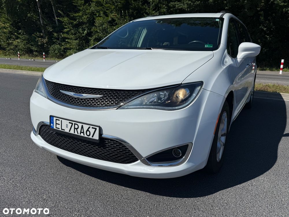 Chrysler Pacifica - 4