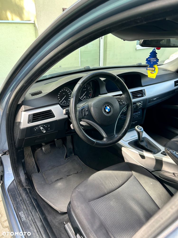 BMW Seria 3 318i - 5