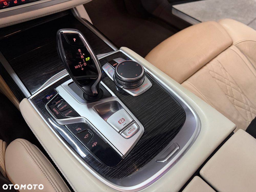 BMW Seria 7 740d xDrive - 27