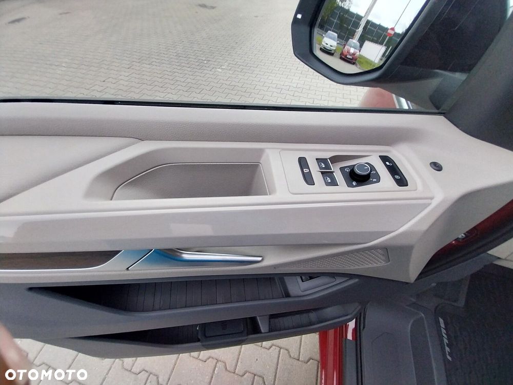 Volkswagen multivan Multivan Style L2 silnik: 2,0 l TDI SCR 110 kW / skrzynia biegów: 7-biegowa DSG rozstaw osi: 3124 mm - 17