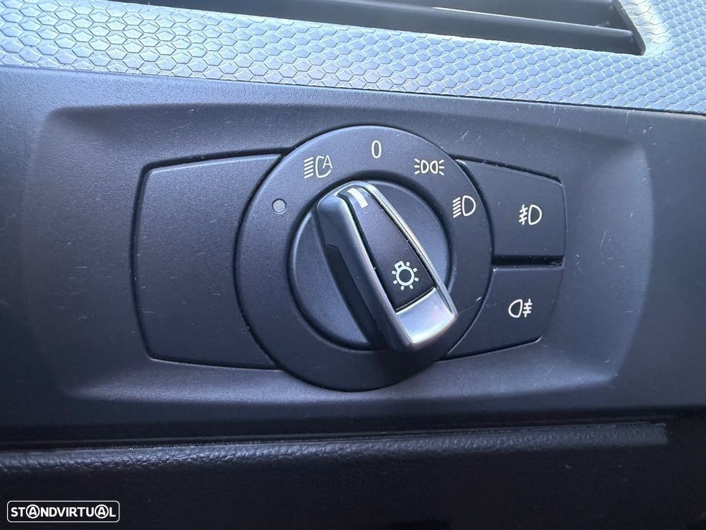 BMW 318 d Navigation Sport - 34