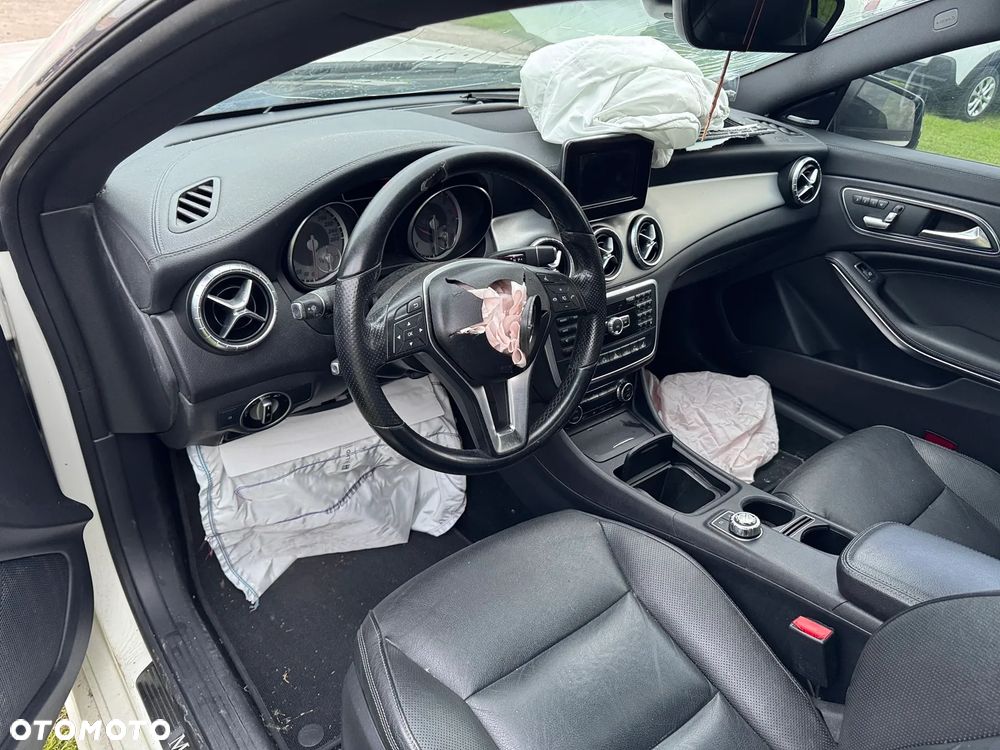 Mercedes-Benz CLA 220 CDI 7G-DCT AMG Line - 13