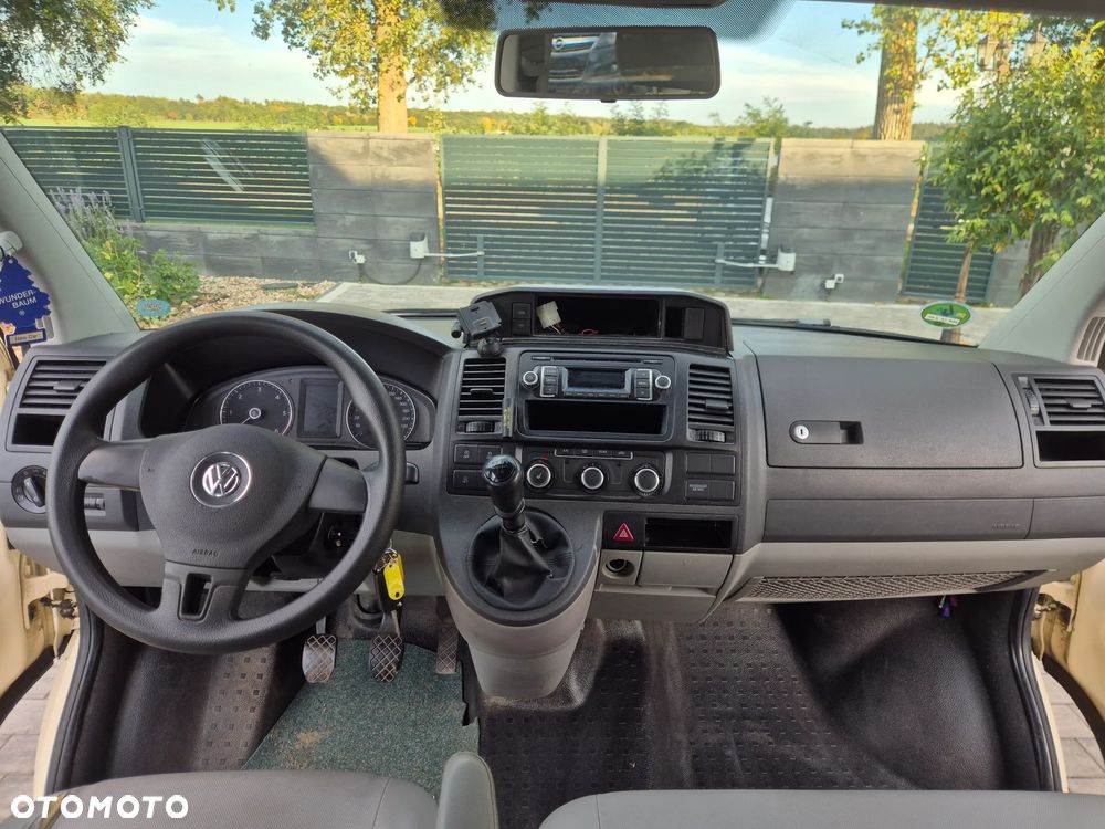 Volkswagen Caravelle - 14