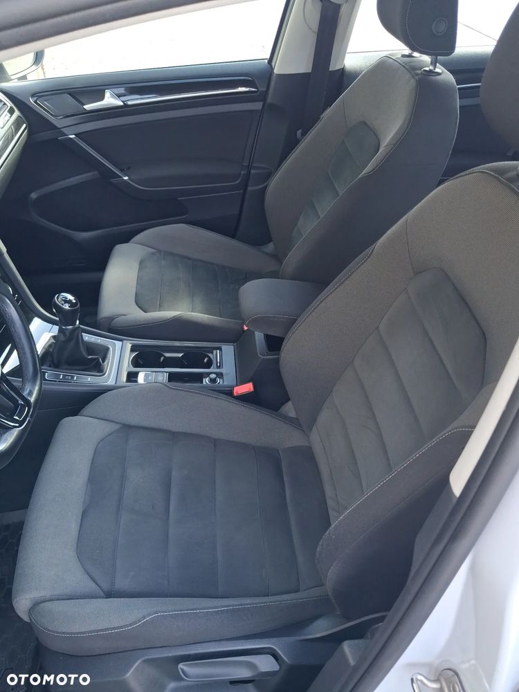 Volkswagen Golf - 10