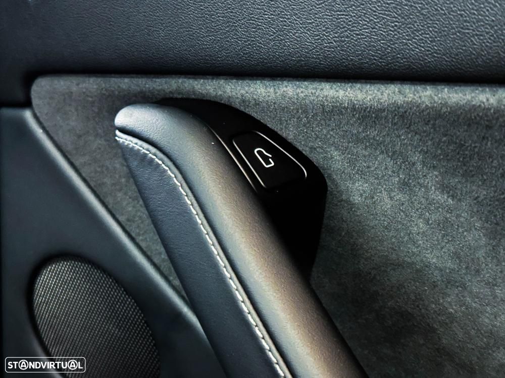 Tesla Model Y Long Range Dual Motor AWD - 29