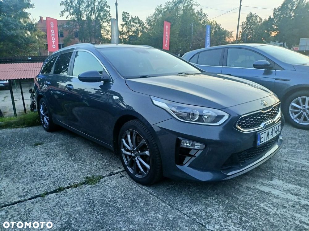 Kia Ceed - 38