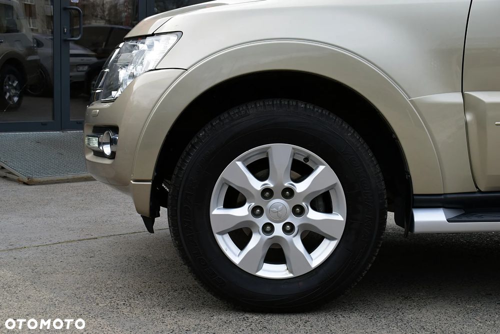 Mitsubishi Pajero - 21