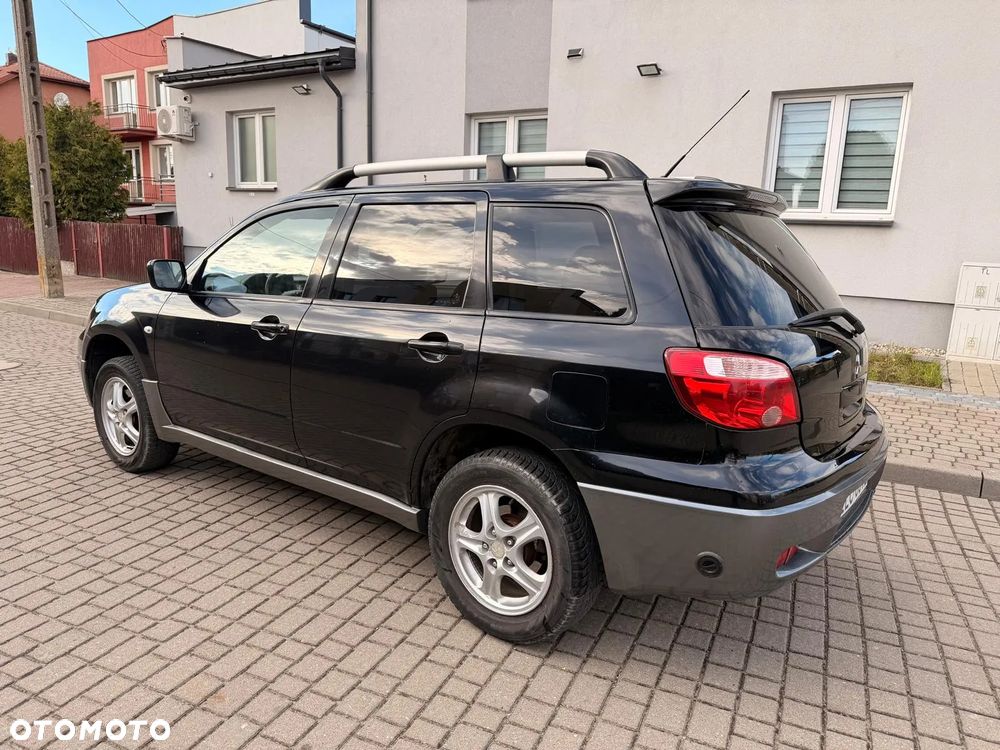 Mitsubishi Outlander 2.0 2WD Invite - 4