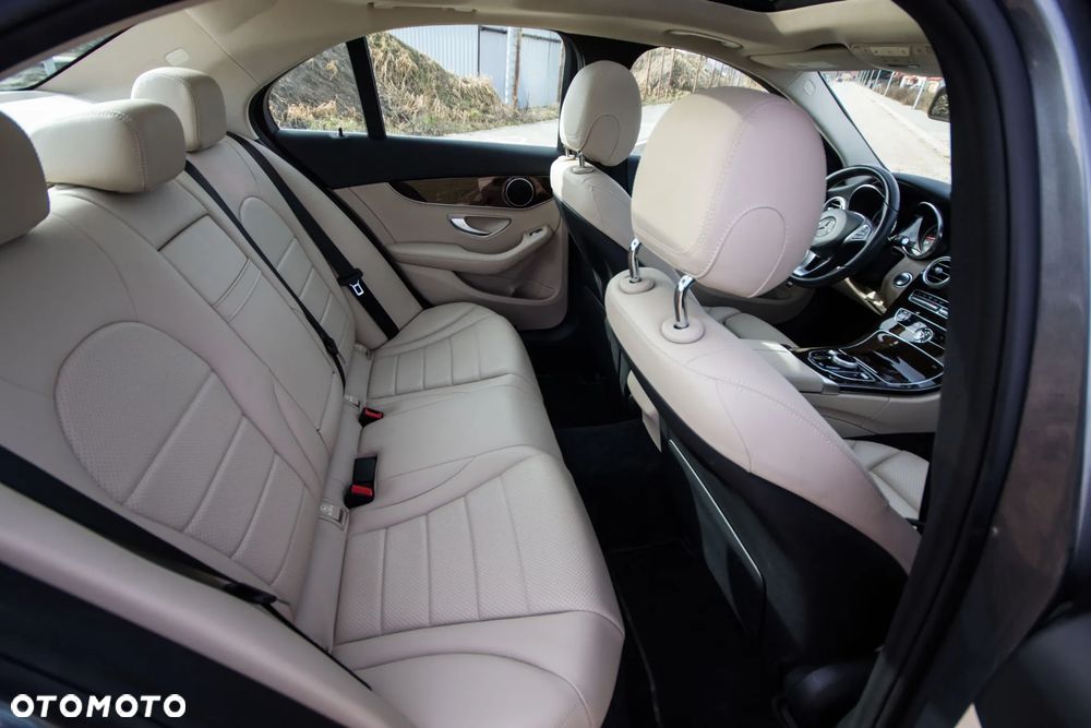 Mercedes-Benz Klasa C 300 9G-TRONIC Exclusive - 18