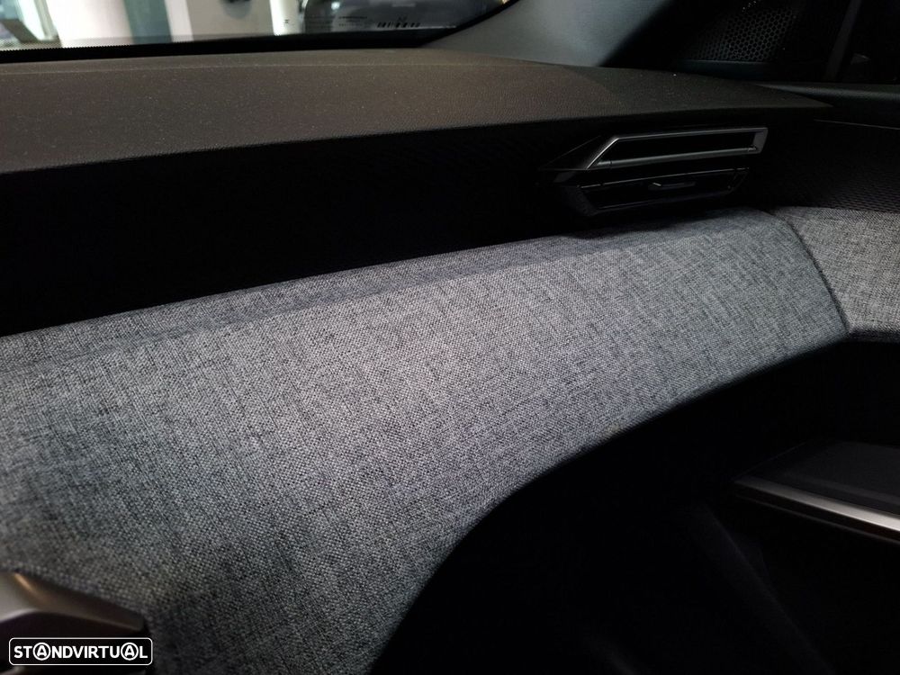 Peugeot 3008 1.2 Hybrid Allure e-DCS6 - 19