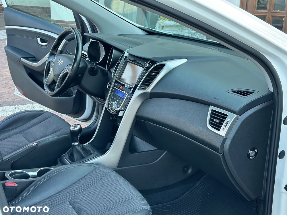 Hyundai i30 1.6 CRDi Fifa World Cup Edition - 38