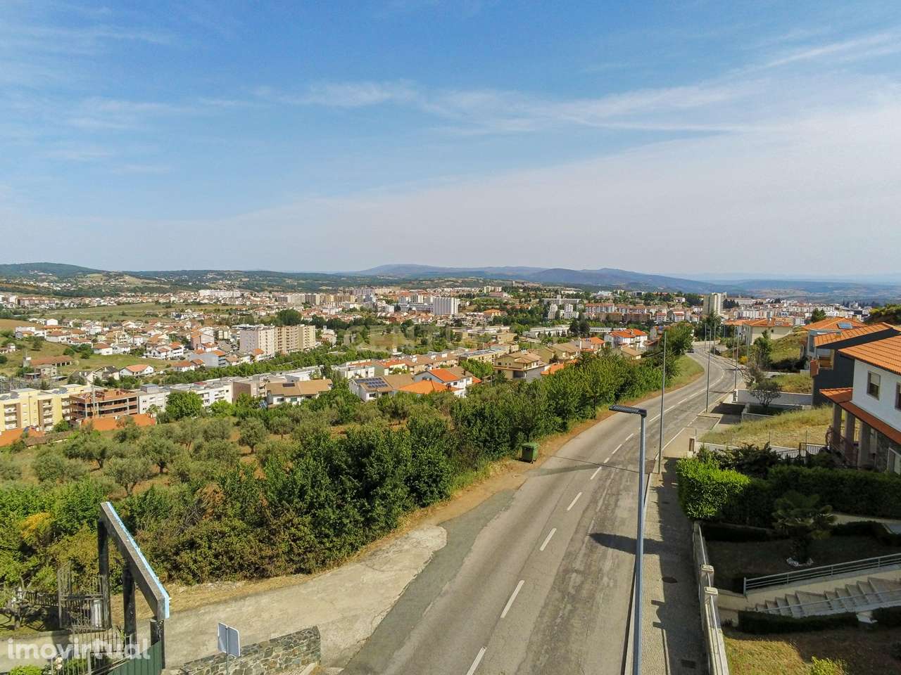 Terreno no Loteamento Mira Bragança, para uma Moradia Geminada - Grande imagem: 4/10