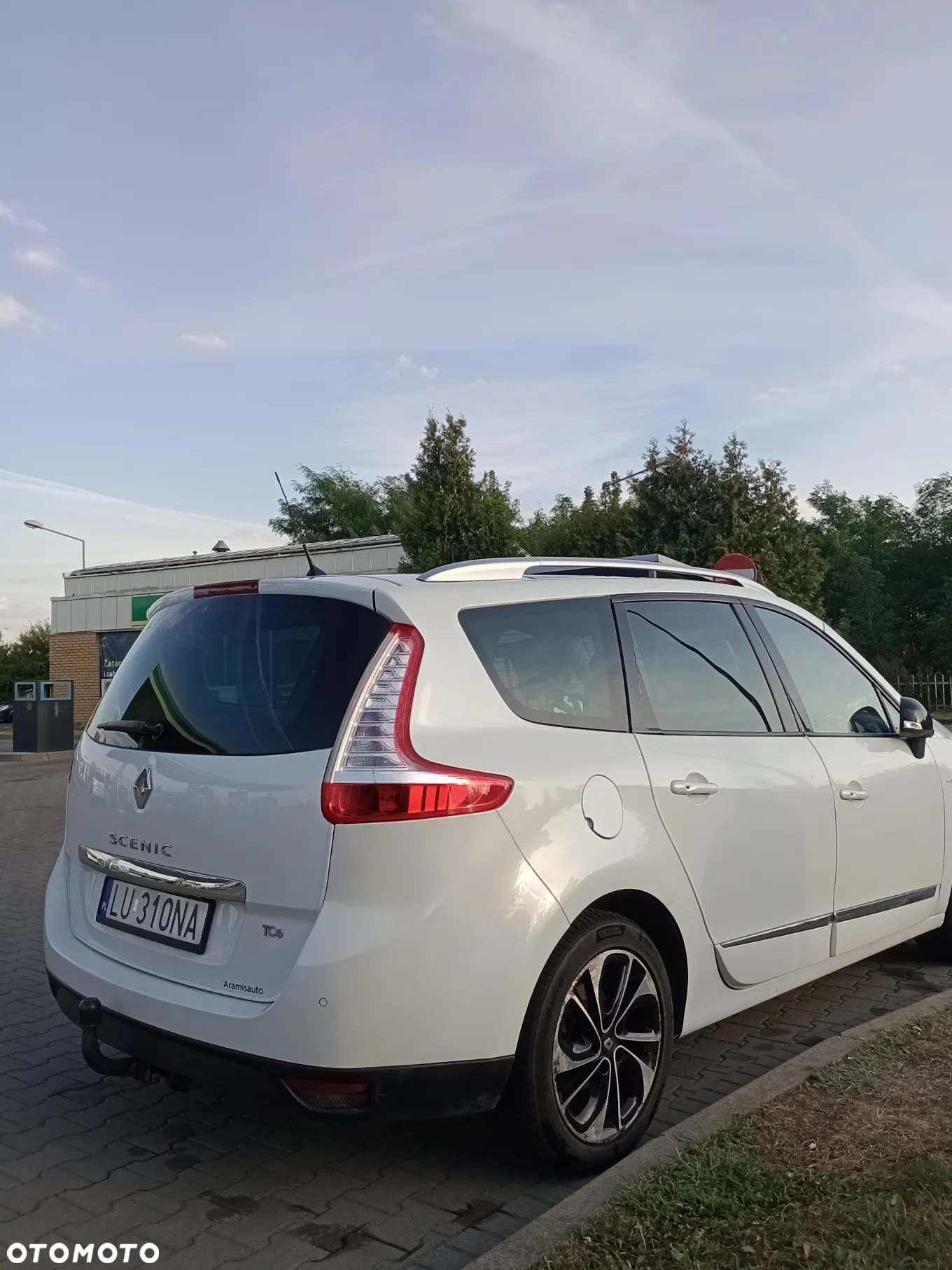 Renault Grand Scenic ENERGY TCe 130 S&S Bose Edition - 3