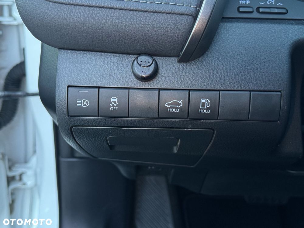 Toyota Camry 2.5 Hybrid Comfort CVT - 29