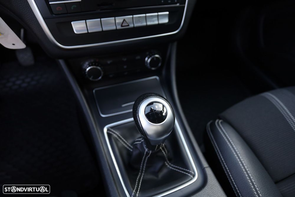 Mercedes-Benz CLA 180 d Urban - 10