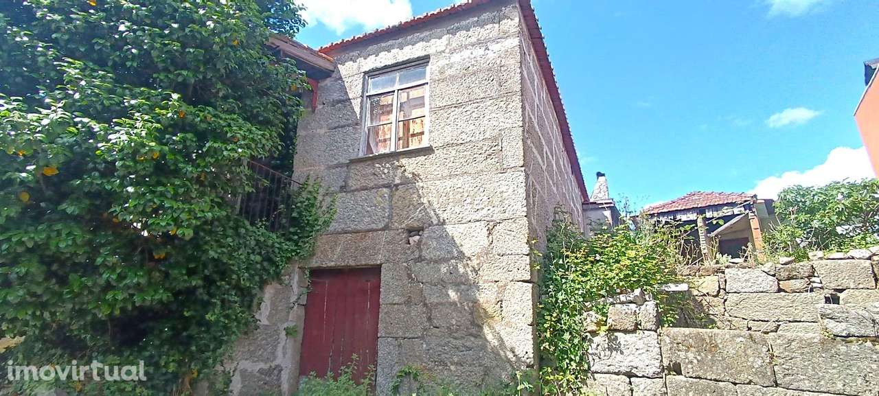 Belíssima moradia centenária de pedra com três quartos em Santa Marinh - Grande imagem: 5/35