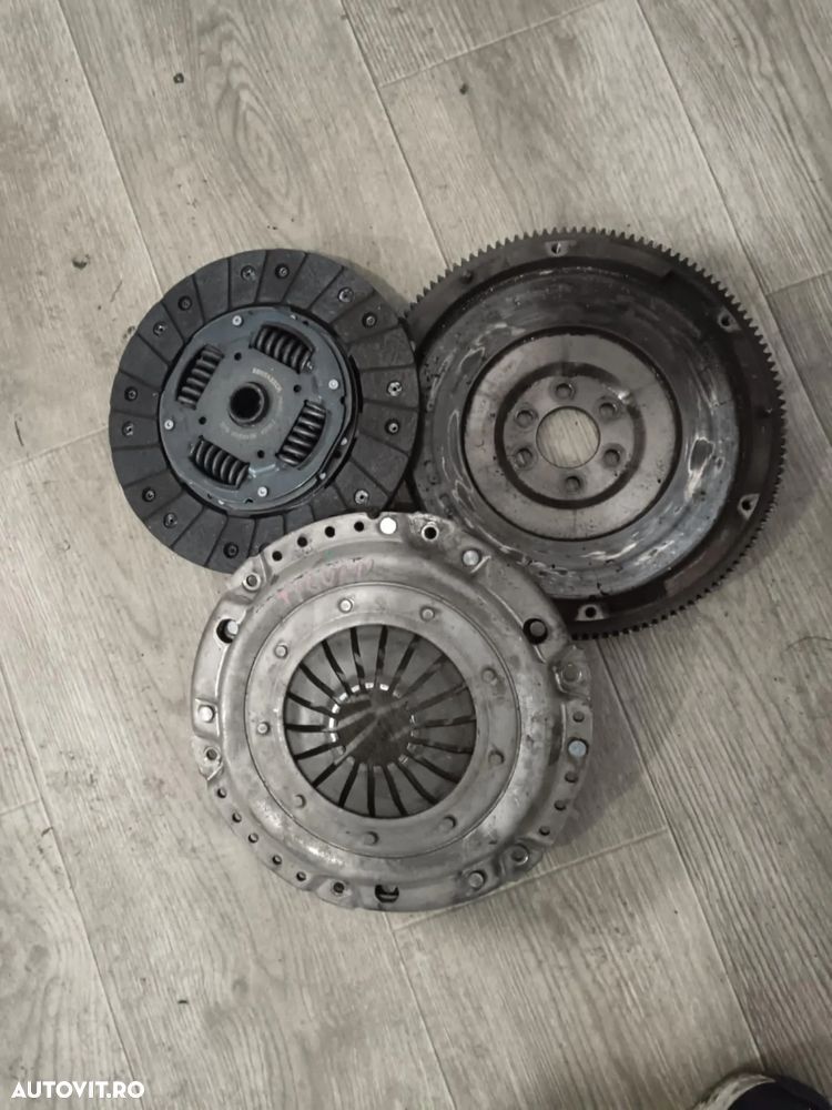 Volanta kit ambreiaj vw golf 6, scirocco, seat altea 1.4 tsi 03l105273k