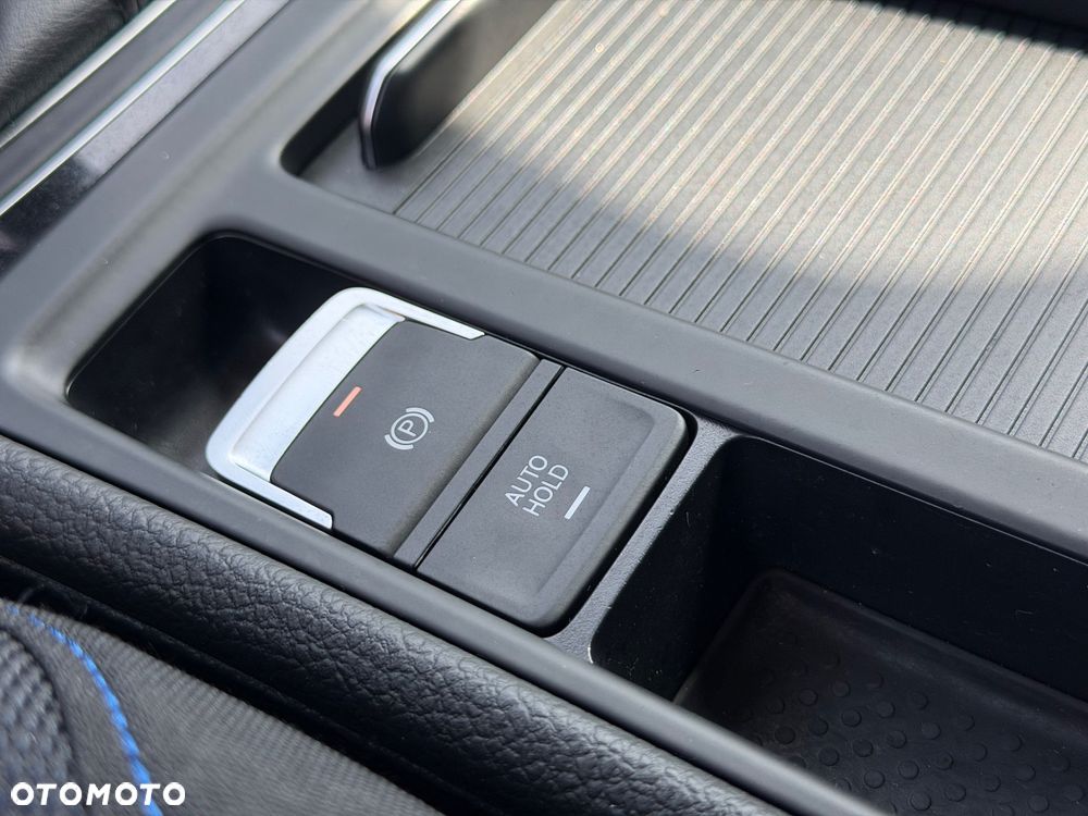 Volkswagen Golf 2.0 TDI SCR United - 12