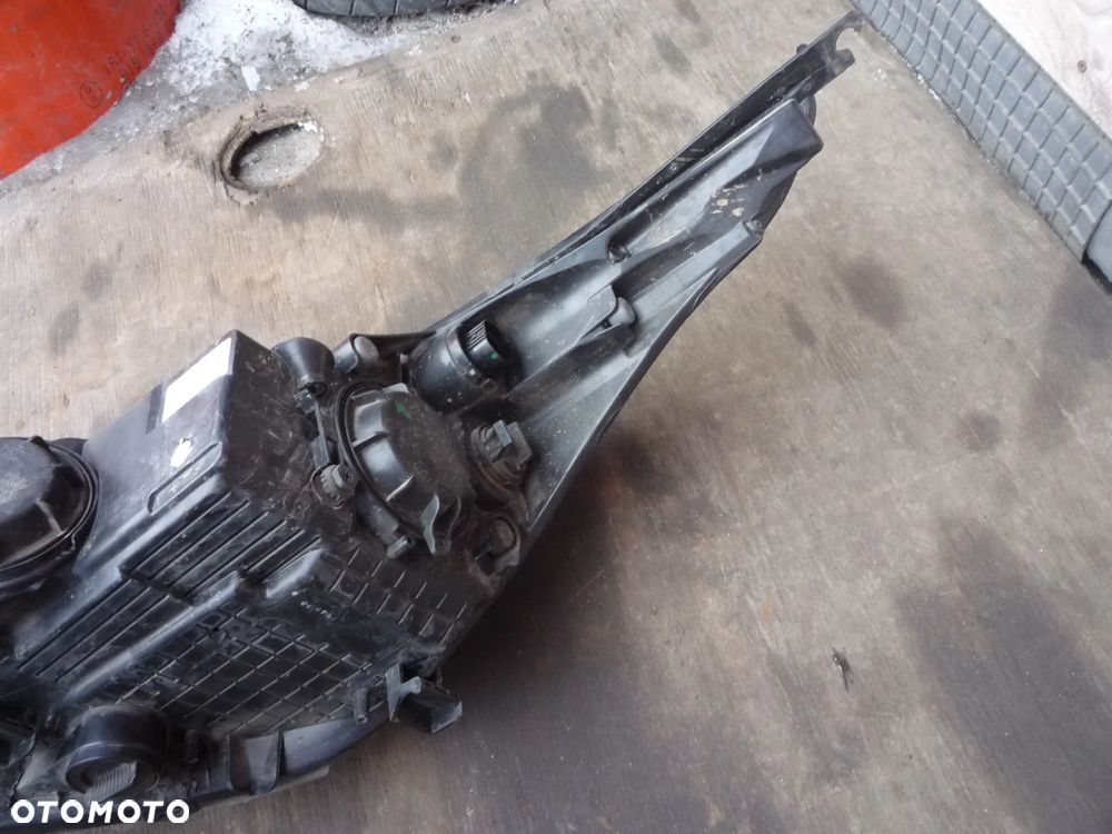 KIA CEED II LAMPA PRZEDNIA PRAWA USZKODZONA - 4