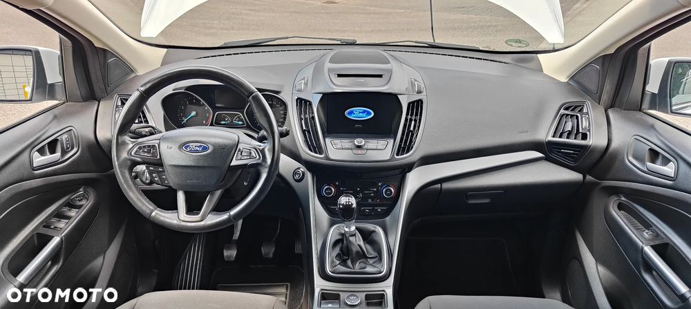 Ford Kuga 1.5 EcoBoost 2x4 Trend - 36
