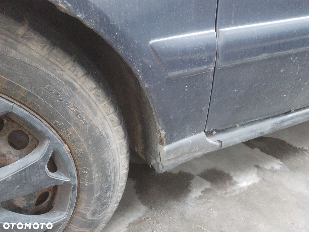 AUDI A4 B5 KOMBI 99-01  1.9 AJM   LAMPA TYŁ PRAWA LEWA - 12