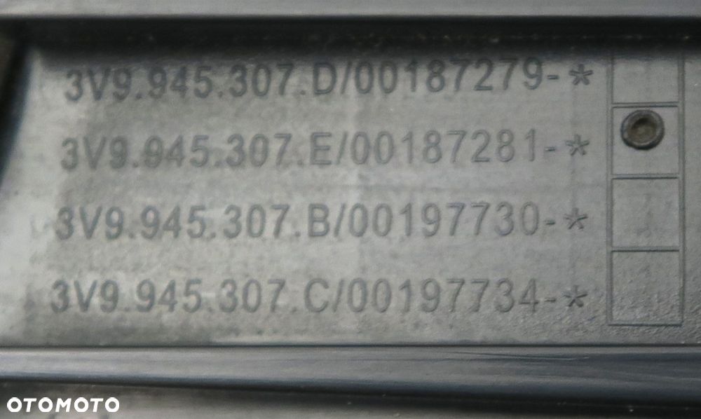 SKODA SUPERB 3 III kombi 3V9 Lampa LED klapa tył L ORYGINAŁ OE - 4