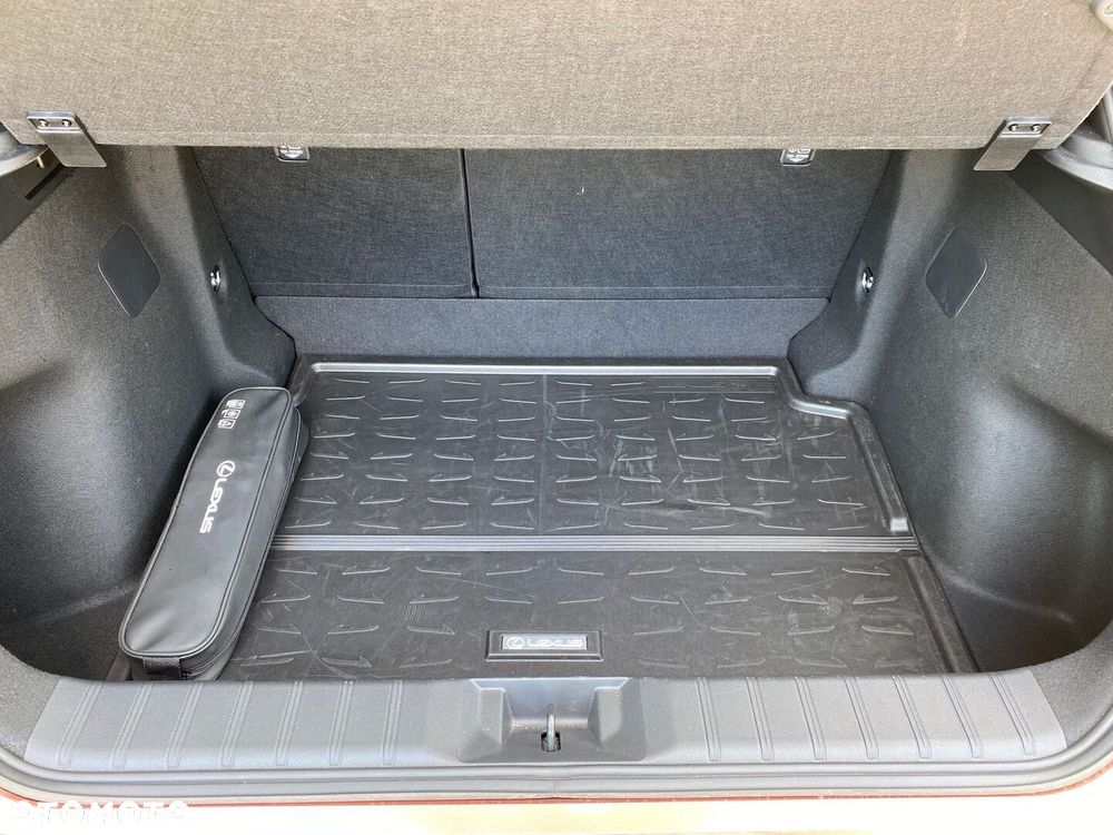 Lexus LBX 1.5 Hybrid Cool - 33