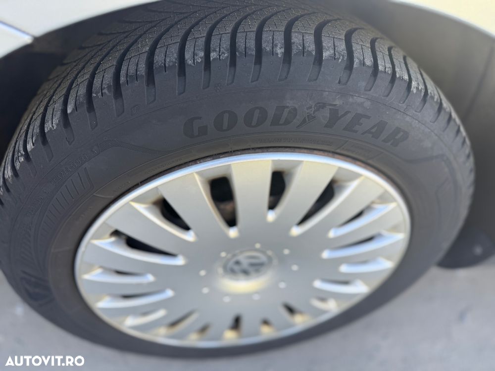 Volkswagen Passat Variant 1.6 TDI BlueMotion Technology Trendline - 11