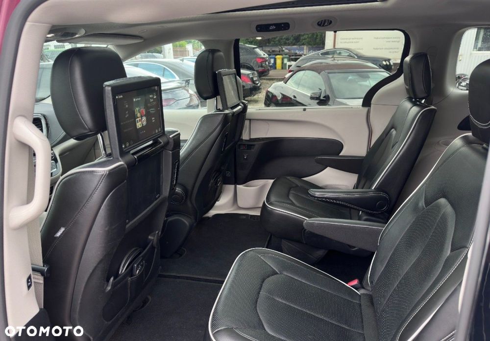 Chrysler Pacifica - 17