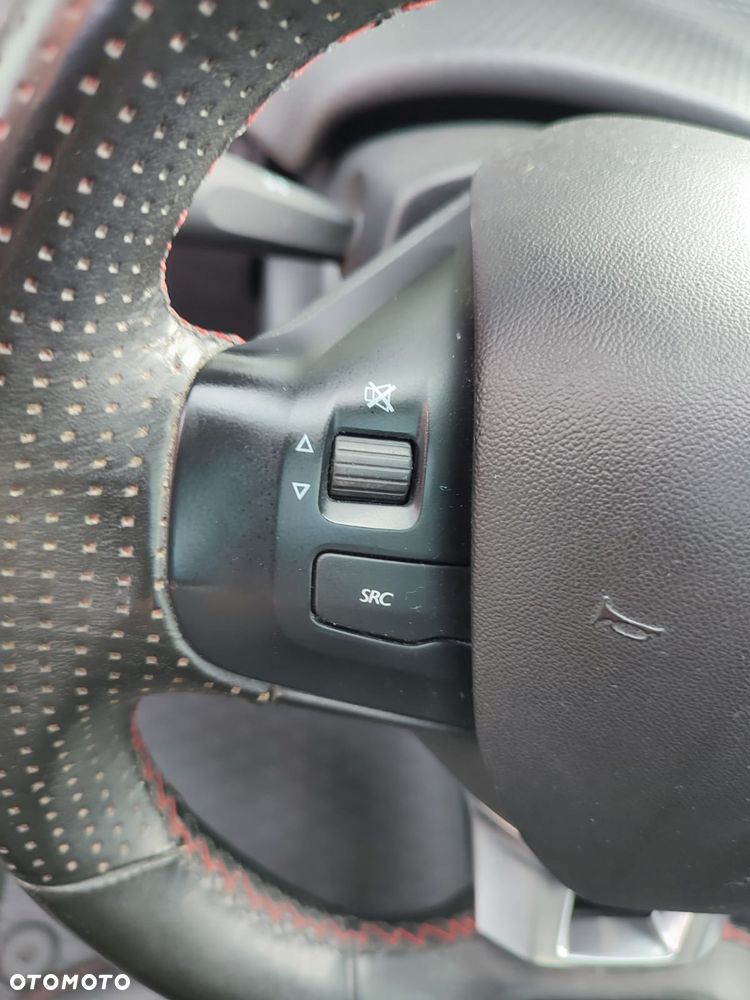 Peugeot 208 - 21