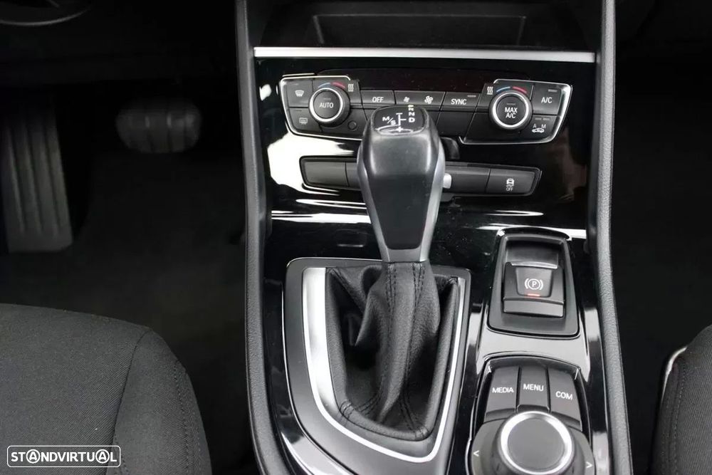 BMW 225xe Active Tourer - 12