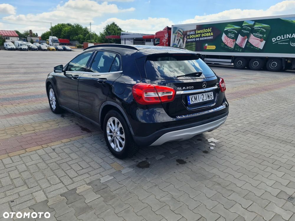 Mercedes-Benz GLA - 10