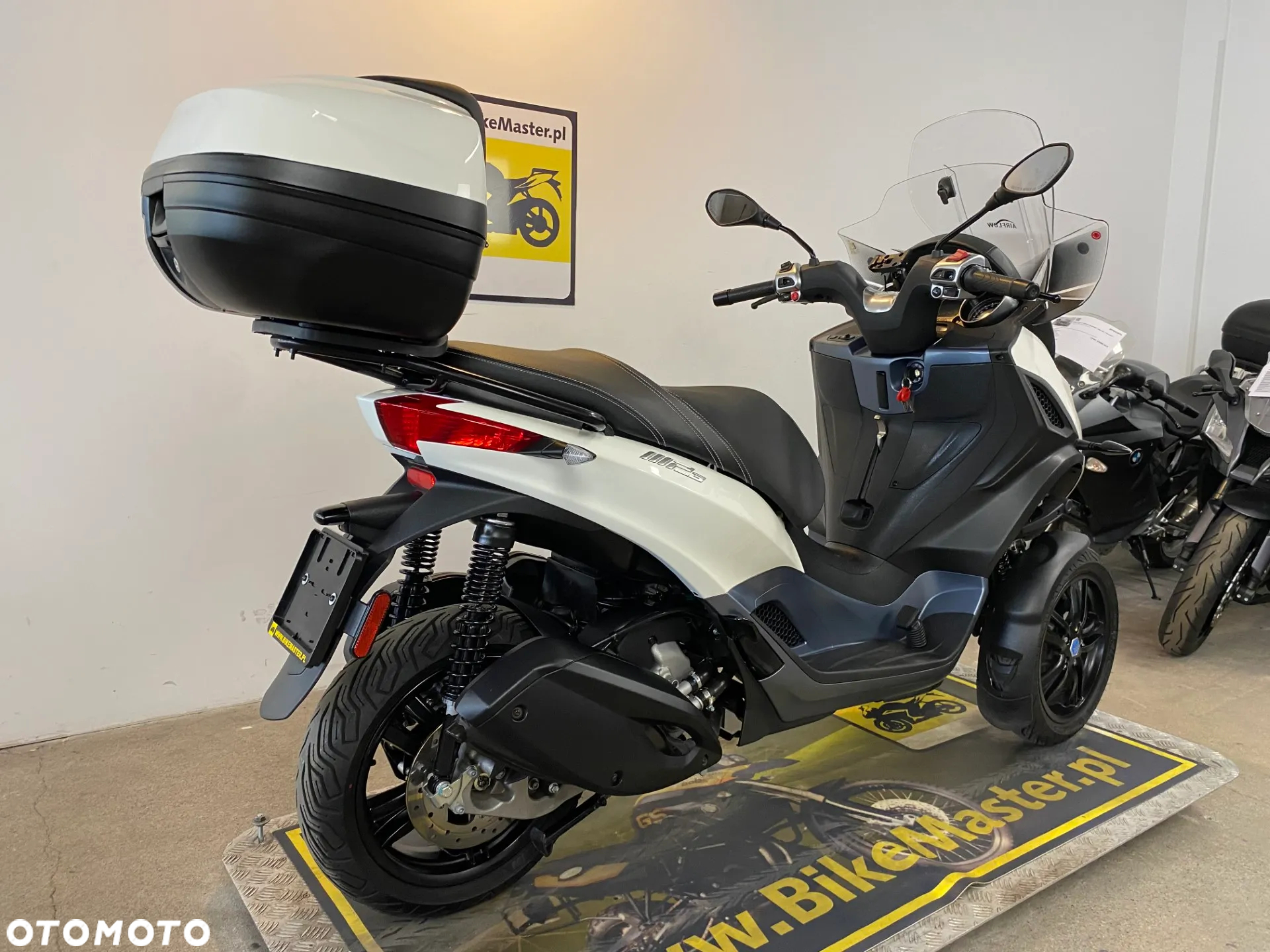 Piaggio MP-3 - 5