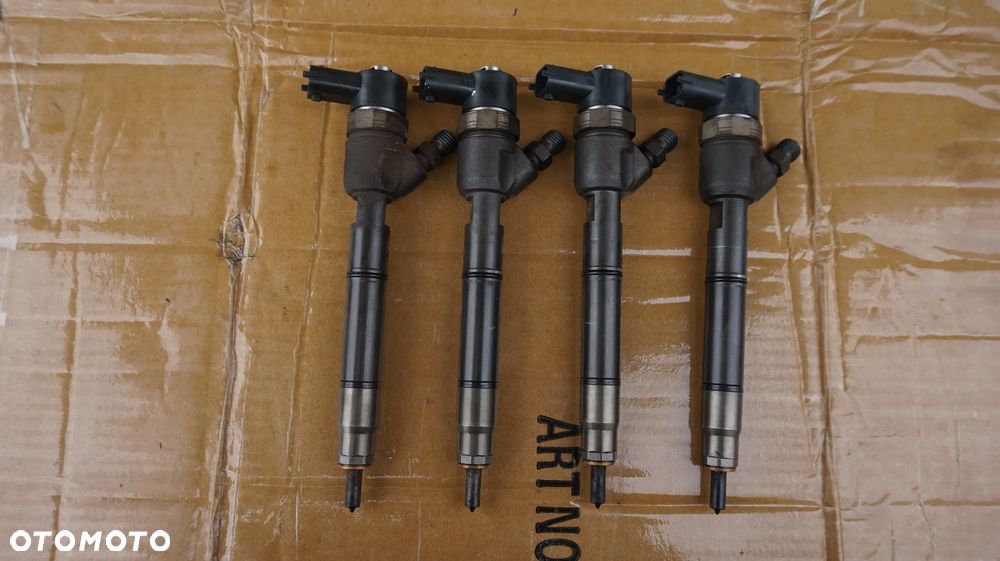 Hyundai IX35 i30 Kia Carens Sportage III 1.7 CRDI wtryskiwacz 0445110411 33800-2A800 - 1