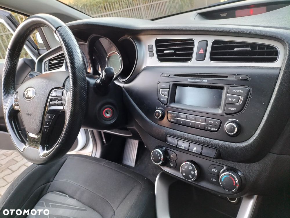 Kia Ceed - 8