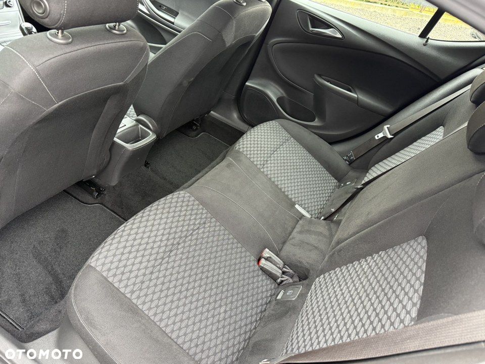 Opel Astra 1.4 Turbo Innovation - 37
