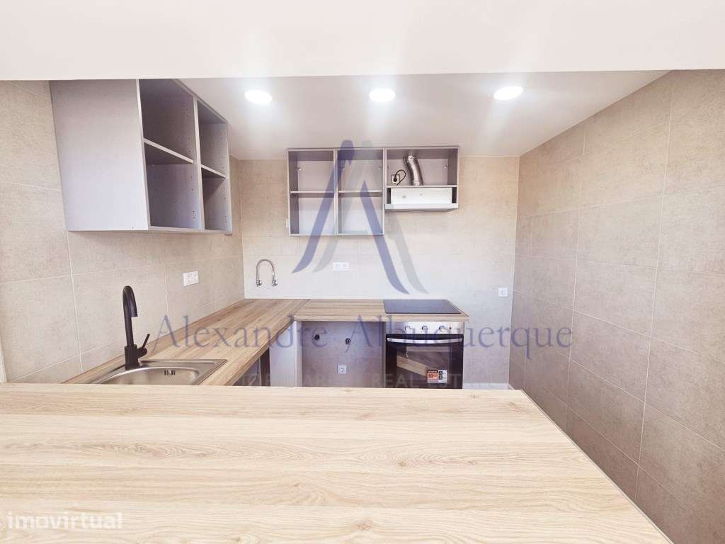 Apartamento T2 Renovado em Santana - Sesimbra | Excelente Oportunidade - Grande imagem: 3/17