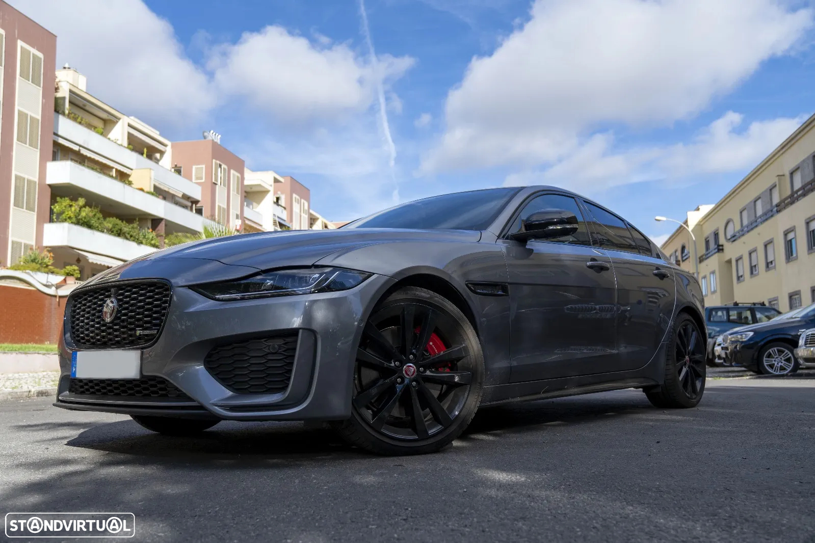 Jaguar XE 2.0 i4 R-Dynamic Black - 2