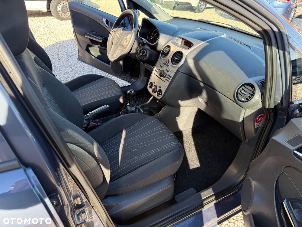 Opel Corsa 1.4 16V Cosmo - 17