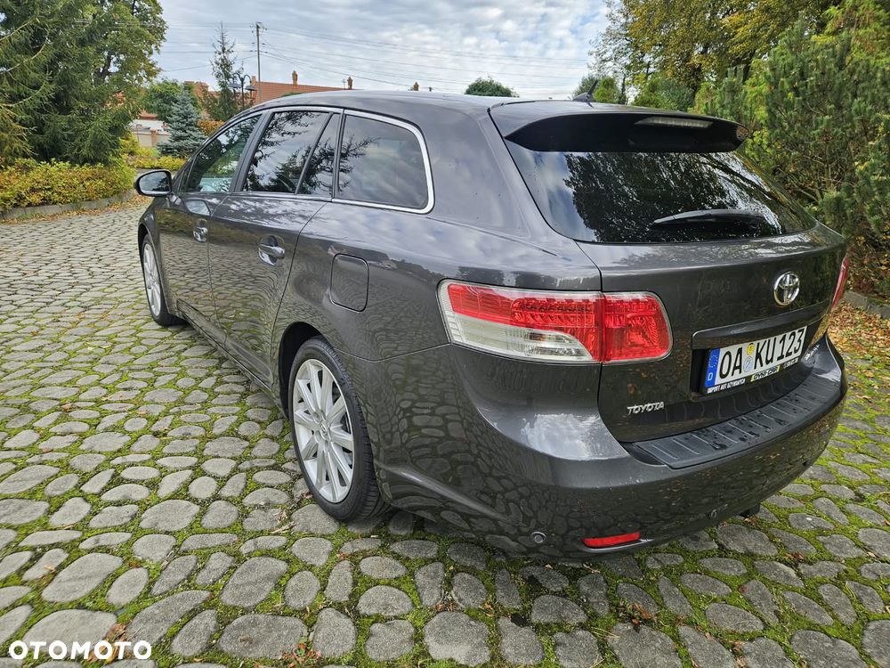 Toyota Avensis 2.0 Executive - 11
