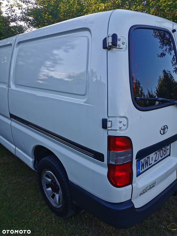 Toyota HIACE - 3