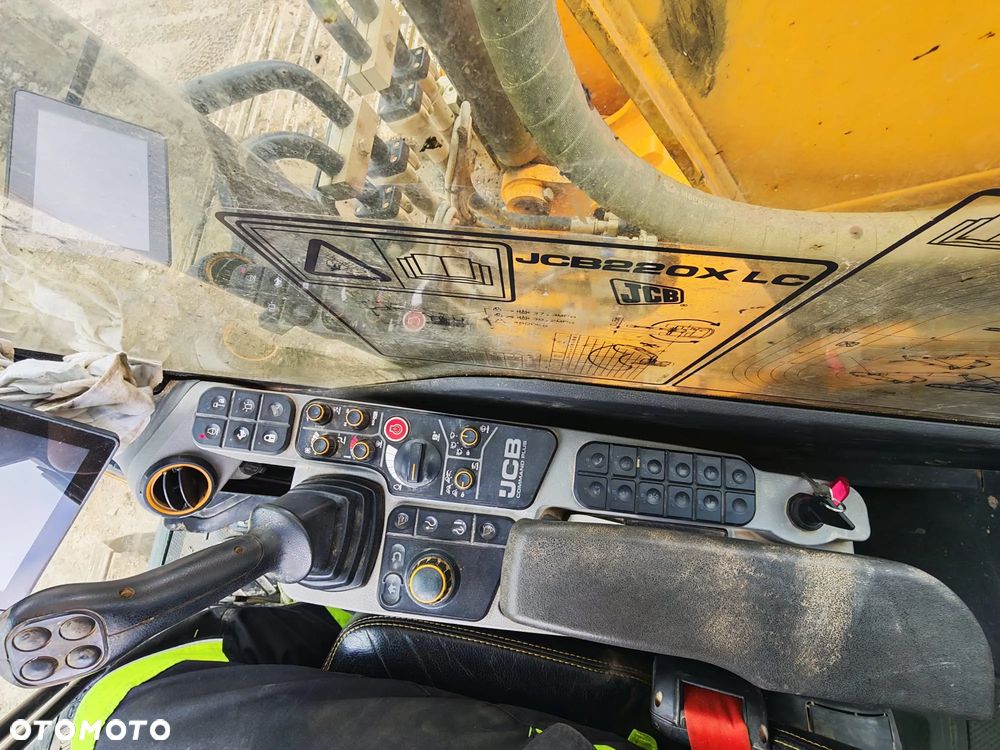 JCB 220 XLC - 18
