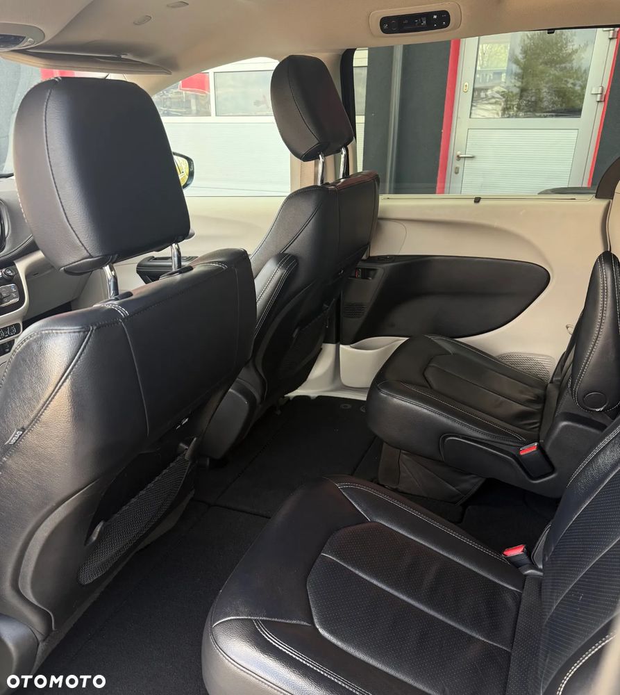 Chrysler Pacifica - 19