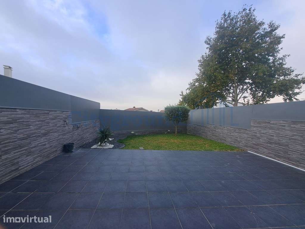 Moradia T3 em banda com Sótão, Garagem e Terraço em Casal dos Matos... - Grande imagem: 4/33