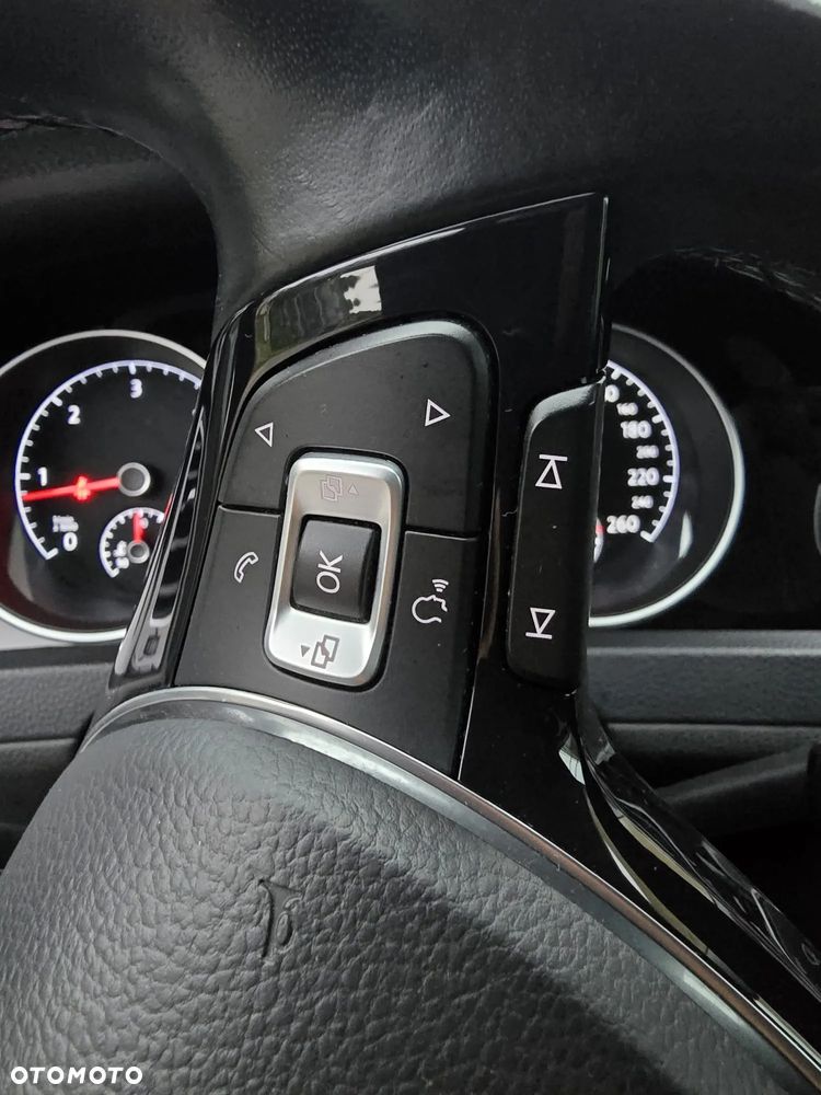 Volkswagen Golf Variant 2.0 TDI SCR Highline - 21