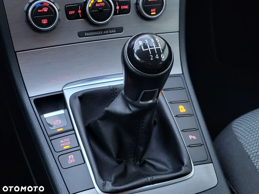 Volkswagen Passat - 17