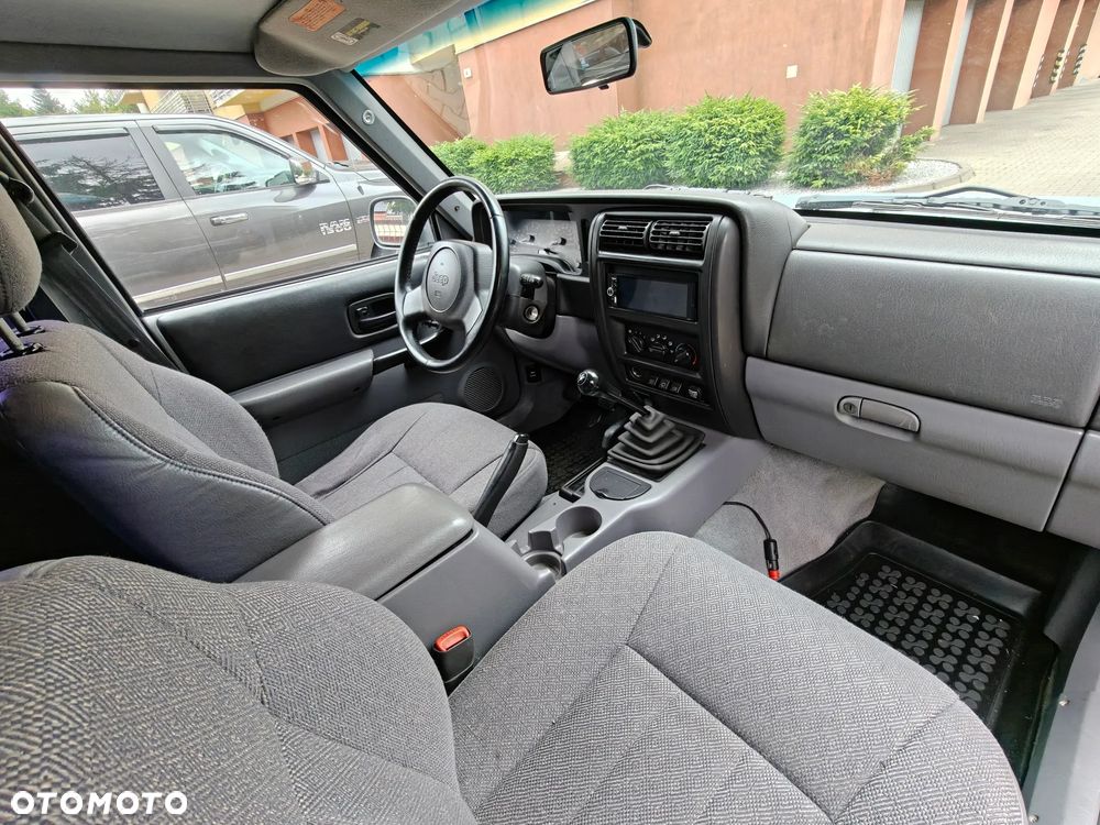 Jeep Cherokee - 11