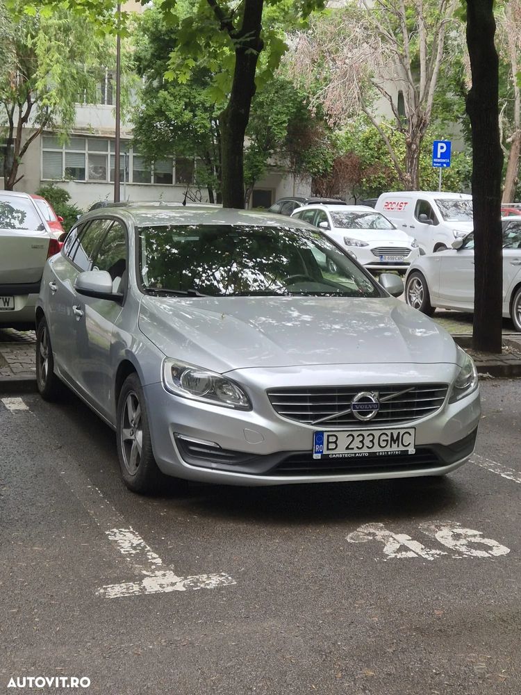 Volvo V60 D2 DRIVe Momentum - 1