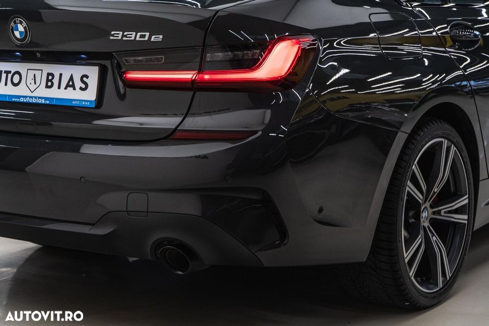 BMW Seria 3 330e Aut. M Sport - 38