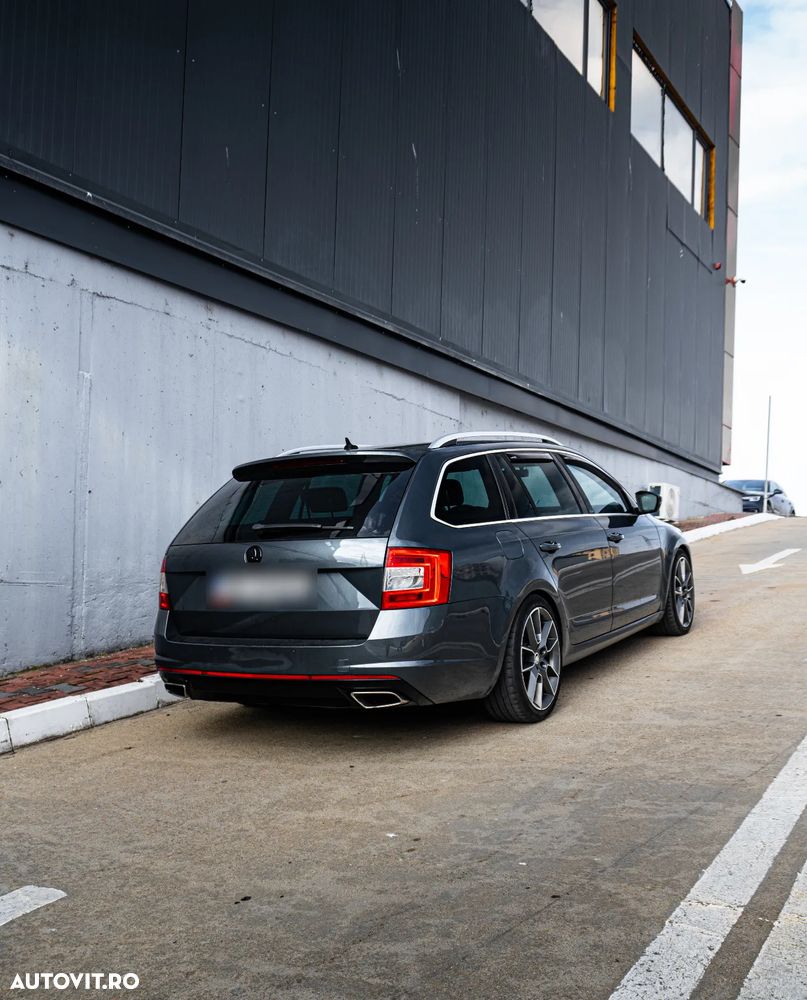 Skoda Octavia Combi 2.0 TDI DSG RS - 3